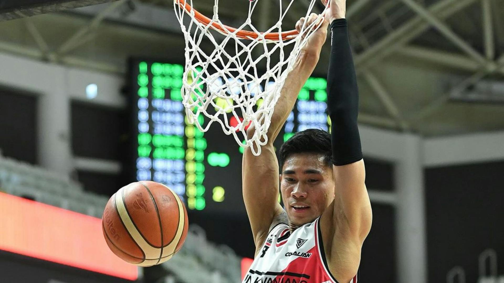 WATCH: Air Abando takes flight with Kobe-esque slam dunk